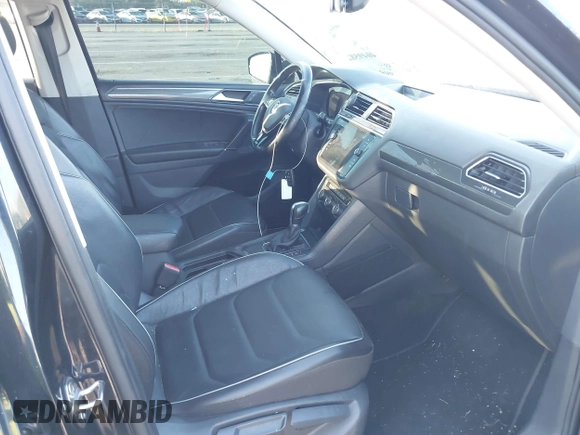 2018 Volkswagen Tiguan SEL Premium with VIN 3VV5B7AX1JM002585, listed as a IAAI auction lot 40495823 with 82,376 mi miles and . Bid and sale history available at DreamBid. Image 5.