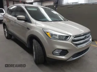 2017 Ford Escape SE z VIN 1FMCU0GD5HUD42585, wystawiony jako IAAI lot #41736097 z przebiegiem 72 501 mil mil oraz . Historia ofert i sprzedaży dostępna na DreamBid. Obrazek 1.