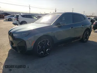 2024 BMW iX M60 z VIN WB533CF03RCN27342, wystawiony jako Copart lot #50191315 z przebiegiem 3 610 mil mil oraz Szkoda całkowita • Salvage title. Historia ofert i sprzedaży dostępna na DreamBid. Obrazek 1.