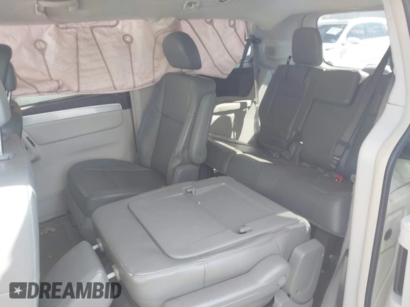2011 Volkswagen Routan SE z VIN 2V4RW3DG9BR717557, wystawiony jako IAAI lot #41923050 z przebiegiem 155 797 mil mil oraz . Historia ofert i sprzedaży dostępna na DreamBid. Obrazek 8.