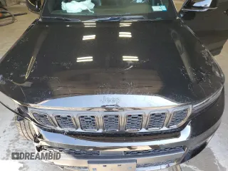 2025 Jeep Grand Cherokee Altitude X z VIN 1C4RJKAG8S8636777, wystawiony jako Copart lot #56097395 z przebiegiem 13 973 mil mil oraz Szkody całkowita. Historia ofert i sprzedaży dostępna na DreamBid. Obrazek 12.