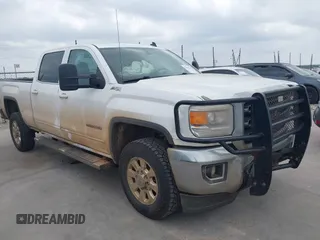 2015 GMC Sierra 2500HD SLE z VIN 1GT12YEG0FF194098, wystawiony jako IAAI lot #42167640 z przebiegiem 220 263 mil mil oraz . Historia ofert i sprzedaży dostępna na DreamBid. Obrazek 1.
