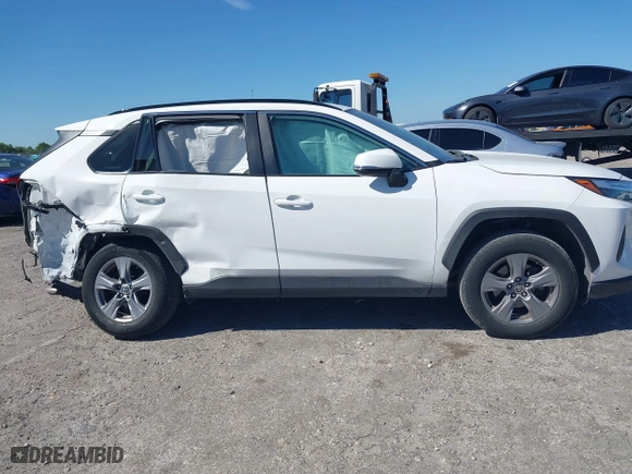 2022 Toyota RAV4 XLE with VIN 2T3W1RFV8NW192785, listed as a IAAI auction lot 41694815 with 28,906 mi miles. Bid and sale history available at carsss.com. Image 14.