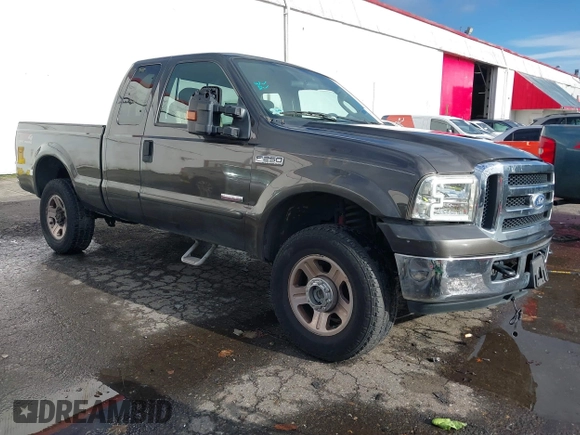2006 Ford F-250 XL z VIN 1FTSX21PX6EA95609, wystawiony jako IAAI lot #40784632 z przebiegiem 248 193 mil mil oraz . Historia ofert i sprzedaży dostępna na DreamBid. Obrazek 1.