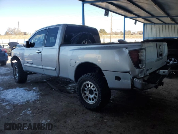 2005 Nissan Titan SE z VIN 1N6AA06B05N561722, wystawiony jako Copart lot #41987285 z przebiegiem 203 558 mil mil oraz Szkoda całkowita • Salvage title. Historia ofert i sprzedaży dostępna na DreamBid. Obrazek 2.