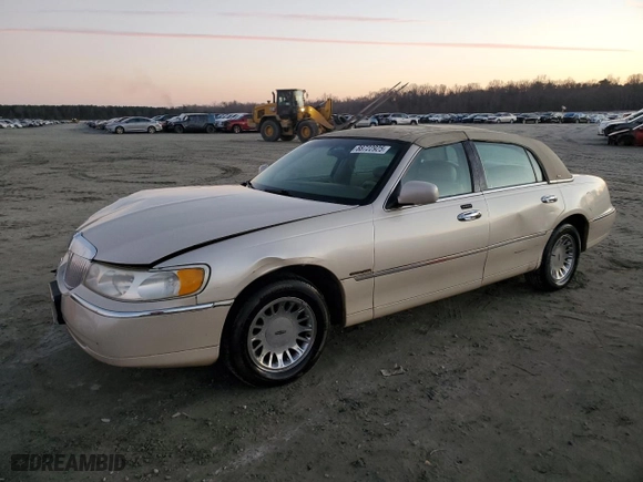 2002 Lincoln Town Car Cartier with VIN 1LNHM83W62Y618719, listed as a Copart auction lot 88722925 with 0 mi miles and Salvage Title. Bid and sale history available at carsss.com. Image 1.
