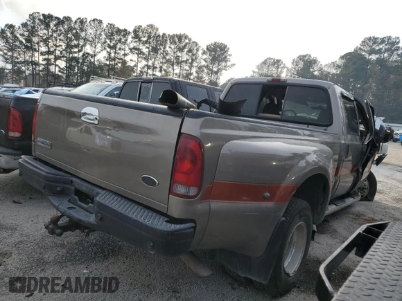 2003 Ford F-350 XL with VIN 1FTWW33F13EA05631, listed as a Copart auction lot 82089174 with 365,768 mi miles and Salvage Title. Bid and sale history available at DreamBid. Image 3.