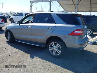 2013 Mercedes-Benz M ML 350 with VIN 4JGDA5HB9DA235137, listed as a IAAI auction lot 42018748 with 140,837 mi miles. Bid and sale history available at carsss.com. Image 3.