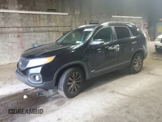 2011 Kia Sorento EX z VIN 5XYKUDA28BG058651, wystawiony jako Copart lot #59788095 z przebiegiem 165 110 mil mil oraz Szkoda całkowita • Salvage title. Historia ofert i sprzedaży dostępna na DreamBid. Obrazek 1.