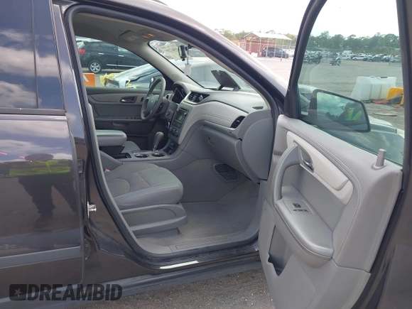 2017 Chevrolet Traverse LS with VIN 1GNKRFKD8HJ202180, listed as a IAAI auction lot 41961285 with 120,910 mi miles. Bid and sale history available at carsss.com. Image 5.