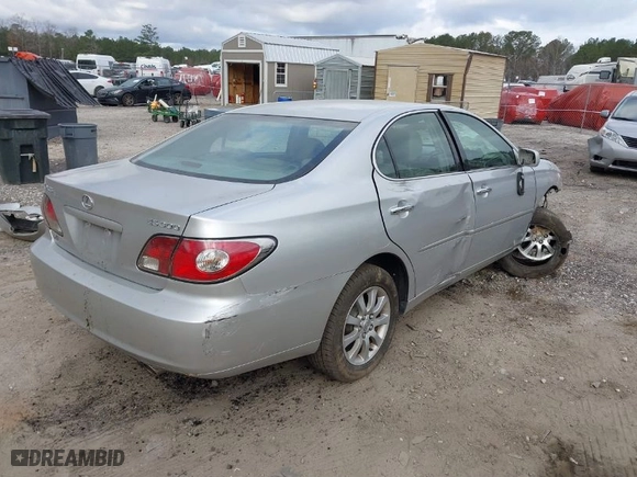 2002 Lexus ES 300 with VIN JTHBF30GX25029631, listed as a IAAI auction lot 41719047 with 104,450 mi miles. Bid and sale history available at carsss.com. Image 4.