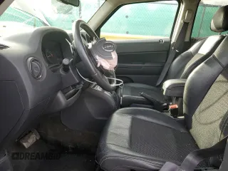 2017 Jeep Patriot Sport SE z VIN 1C4NJRBB3HD107313, wystawiony jako Copart lot #51709785 z przebiegiem 115 268 mil mil oraz Szkoda całkowita • Salvage title. Historia ofert i sprzedaży dostępna na DreamBid. Obrazek 7.