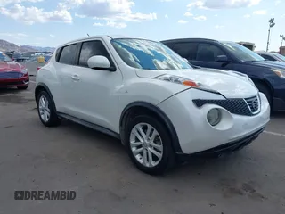 2013 Nissan Juke SV z VIN JN8AF5MR4DT202115, wystawiony jako IAAI lot #42437467 z przebiegiem 145 420 mil mil oraz . Historia ofert i sprzedaży dostępna na DreamBid. Obrazek 1.