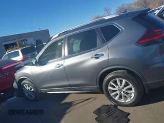 2020 Nissan Rogue SV z VIN KNMAT2MT0LP521582, wystawiony jako IAAI lot #41679439 z przebiegiem 128 541 mil mil oraz . Historia ofert i sprzedaży dostępna na DreamBid. Obrazek 14.