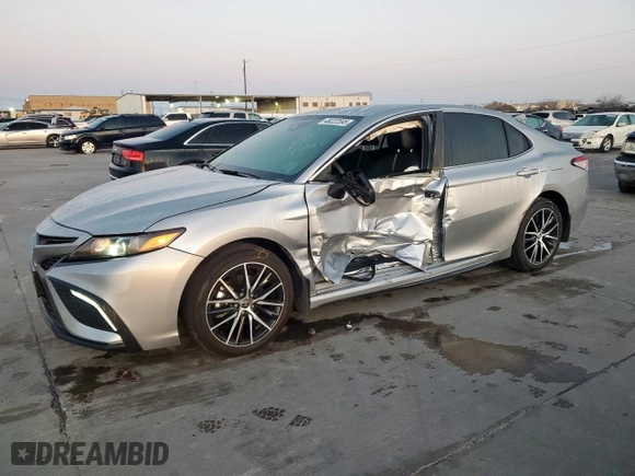 2024 Toyota Camry SE with VIN 4T1G11AK4RU893633, listed as a Copart auction lot 48222595 with 8,132 mi miles and Salvage Title. Bid and sale history available at carsss.com. Image 1.
