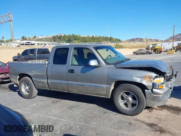 2000 GMC New Sierra 1500 SL with VIN 2GTEC19V6Y1136571, listed as a IAAI auction lot 41043650 with 206,367 mi miles. Bid and sale history available at carsss.com. Image 13.