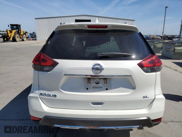 2017 Nissan Rogue SL z VIN 5N1AT2MT9HC848475, wystawiony jako Copart lot #57272765 z przebiegiem 81 296 mil mil oraz Szkoda całkowita • Salvage title. Historia ofert i sprzedaży dostępna na DreamBid. Obrazek 6.
