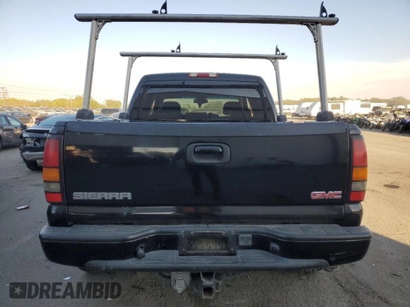 2005 GMC Sierra Denali z VIN 2GTEK63N051303155, wystawiony jako Copart lot #73654884 z przebiegiem Nie podano mil oraz Szkody całkowita. Historia ofert i sprzedaży dostępna na DreamBid. Obrazek 6.