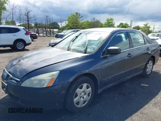 2007 Honda Accord LX z VIN 1HGCM56407A227932, wystawiony jako IAAI lot #42330466 z przebiegiem 252 229 mil mil oraz . Historia ofert i sprzedaży dostępna na DreamBid. Obrazek 2.