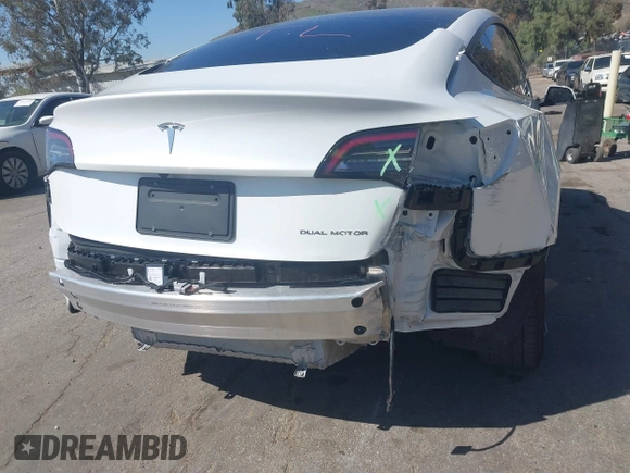 2022 Tesla Model 3 Long Range z VIN 5YJ3E1EB8NF212930, wystawiony jako IAAI lot #41658127 z przebiegiem 43 773 mil mil oraz . Historia ofert i sprzedaży dostępna na DreamBid. Obrazek 12.