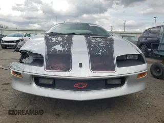 1997 Chevrolet Camaro z VIN 2G1FP22K8V2156852, wystawiony jako Copart lot #51080085 z przebiegiem 163 068 mil mil oraz Szkoda całkowita • Salvage title. Historia ofert i sprzedaży dostępna na DreamBid. Obrazek 5.