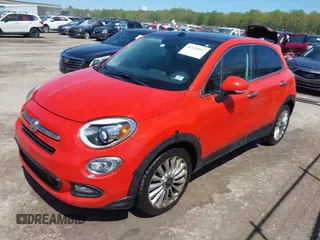 2016 FIAT 500X Lounge z VIN ZFBCFXDT5GP383186, wystawiony jako IAAI lot #42142047 z przebiegiem 163 900 mil mil oraz . Historia ofert i sprzedaży dostępna na DreamBid. Obrazek 2.