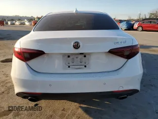 2018 Alfa Romeo Giulia z VIN ZARFAEBN6J7597943, wystawiony jako Copart lot #88288745 z przebiegiem 105 551 mil mil oraz Szkoda całkowita • Salvage title. Historia ofert i sprzedaży dostępna na DreamBid. Obrazek 6.