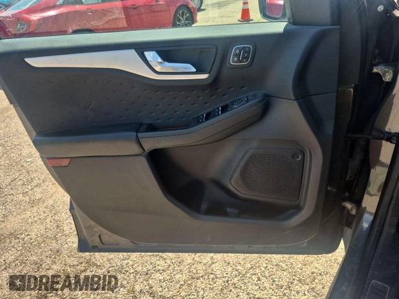 2020 Ford Escape SEL с VIN 1FMCU9H68LUA55495, выставлен на аукционе IAAI как лот 42841805 с пробегом 99 887 миль миль и . История ставок и продаж доступна на DreamBid. Изображение 5.