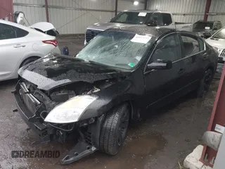 2009 Nissan Altima 2.5 z VIN 1N4AL21E59N543514, wystawiony jako IAAI lot #42012357 z przebiegiem 223 915 mil mil oraz . Historia ofert i sprzedaży dostępna na DreamBid. Obrazek 2.