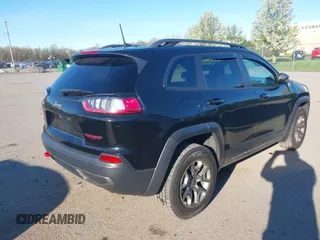 2019 Jeep Cherokee Trailhawk z VIN 1C4PJMBX0KD210316, wystawiony jako IAAI lot #42155261 z przebiegiem 100 889 mil mil oraz . Historia ofert i sprzedaży dostępna na DreamBid. Obrazek 4.
