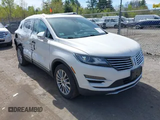 2017 Lincoln MKC Reserve with VIN 5LMCJ3D93HUL46478, listed as a IAAI auction lot 42147121 with 60,316 mi miles and . Bid and sale history available at DreamBid. Image 13.
