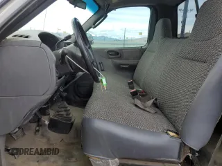 2002 Ford F-150 XL с VIN 1FTPF18L72NB43907, выставлен на аукционе Copart как лот 50898724 с пробегом 199 982 миль миль и На запчасти • Non repairable. История ставок и продаж доступна на DreamBid. Изображение 7.