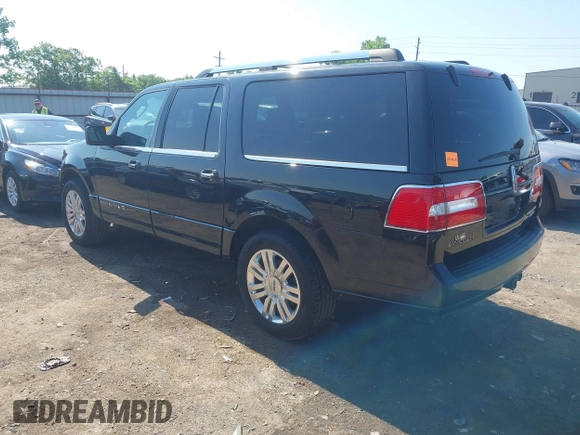 2013 Lincoln Navigator z VIN 5LMJJ3J54DEL08819, wystawiony jako IAAI lot #42234551 z przebiegiem 235 518 mil mil oraz . Historia ofert i sprzedaży dostępna na DreamBid. Obrazek 3.