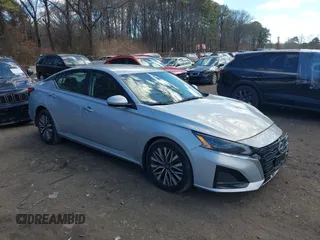 2023 Nissan Altima SV z VIN 1N4BL4DV3PN332952, wystawiony jako IAAI lot #41731261 z przebiegiem 16 720 mil mil oraz . Historia ofert i sprzedaży dostępna na DreamBid. Obrazek 1.