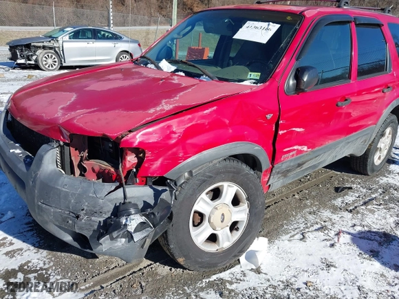 2001 Ford Escape XLT with VIN 1FMYU04131KB51488, listed as a IAAI auction lot 41363166 with 327,580 mi miles. Bid and sale history available at carsss.com. Image 6.