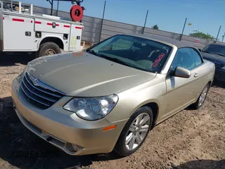 2010 Chrysler Sebring Touring z VIN 1C3BC5ED3AN172492, wystawiony jako IAAI lot #42186030 z przebiegiem 203 041 mil mil oraz . Historia ofert i sprzedaży dostępna na DreamBid. Obrazek 2.