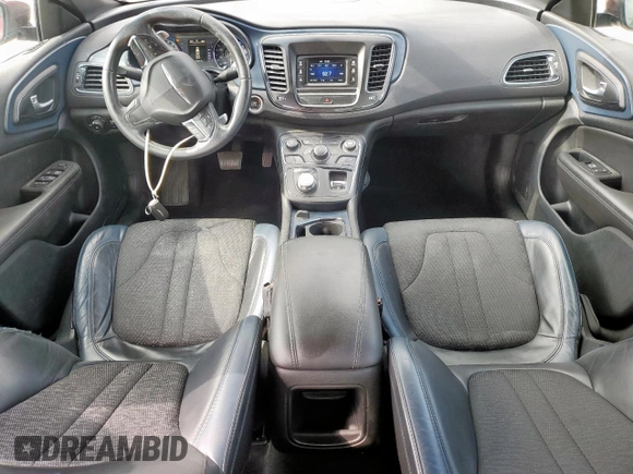 2015 Chrysler 200 S z VIN 1C3CCCBB7FN590895, wystawiony jako Copart lot #58063265 z przebiegiem 115 611 mil mil oraz Szkoda całkowita • Salvage title. Historia ofert i sprzedaży dostępna na DreamBid. Obrazek 8.