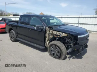 2024 Ford F-150 Lightning Flash с VIN 1FT6W3L74RWG03112, выставлен на аукционе Copart как лот 53782695 с пробегом 1 721 миль миль и Списание • Salvage title. История ставок и продаж доступна на DreamBid. Изображение 4.