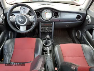 2005 MINI Hardtop с VIN WMWRC33435TC57559, выставлен на аукционе Copart как лот 53130725 с пробегом 163 438 миль миль и Списание • Salvage title. История ставок и продаж доступна на DreamBid. Изображение 8.