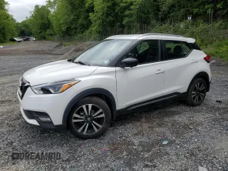 2020 Nissan Kicks SR z VIN 3N1CP5DV8LL515849, wystawiony jako Copart lot #55396545 z przebiegiem 74 915 mil mil oraz Szkoda całkowita • Salvage title. Historia ofert i sprzedaży dostępna na DreamBid. Obrazek 1.