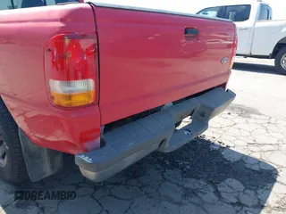 2000 Ford Ranger XL with VIN 1FTYR14V5YPA39917, listed as a IAAI auction lot 42218579 with 258,120 mi miles and . Bid and sale history available at carsss.com. Image 6.