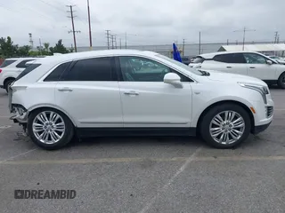 2017 Cadillac XT5 Premium Luxury FWD z VIN 1GYKNCRS3HZ307728, wystawiony jako IAAI lot #42203542 z przebiegiem 50 433 mil mil oraz . Historia ofert i sprzedaży dostępna na DreamBid. Obrazek 14.