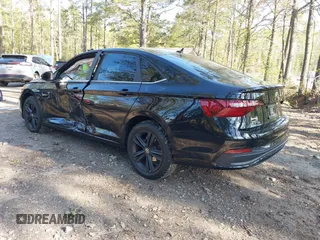 2024 Volkswagen Jetta SE z VIN 3VW7M7BU4RM033506, wystawiony jako IAAI lot #41994422 z przebiegiem 15 066 mil mil oraz . Historia ofert i sprzedaży dostępna na DreamBid. Obrazek 3.