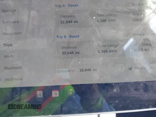 2024 Tesla Model Y z VIN 7SAYGDED2RF032628, wystawiony jako IAAI lot #42507569 z przebiegiem 22 845 mil mil oraz . Historia ofert i sprzedaży dostępna na DreamBid. Obrazek 7.