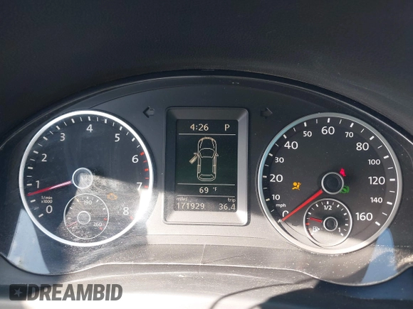 2011 Volkswagen Tiguan SE with VIN WVGBV7AX4BW561845, listed as a IAAI auction lot 41840195 with 171,929 mi miles and . Bid and sale history available at DreamBid. Image 7.