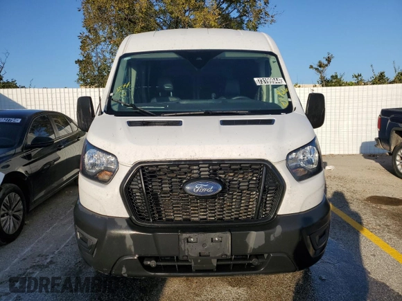 2023 Ford Transit Cargo z VIN 1FTBR2C8XPKC00992, wystawiony jako Copart lot #73199944 z przebiegiem 31 891 mil mil oraz Czysty tytuł • Clean title. Historia ofert i sprzedaży dostępna na DreamBid. Obrazek 5.