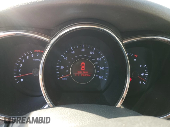 2013 Kia Optima LX z VIN KNAGM4A73D5423831, wystawiony jako Copart lot #55223375 z przebiegiem 180 138 mil mil oraz Tytuł czysty. Historia ofert i sprzedaży dostępna na DreamBid. Obrazek 9.