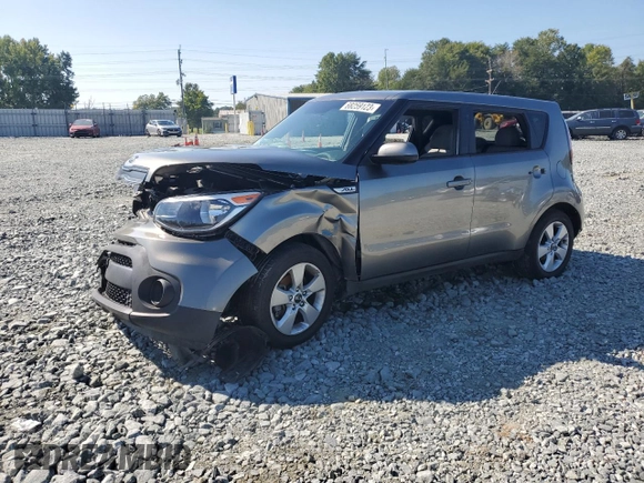 2019 Kia Soul z VIN KNDJN2A26K7025643, wystawiony jako Copart lot #68259123 z przebiegiem Nie podano mil oraz Szkoda całkowita • Salvage title. Historia ofert i sprzedaży dostępna na DreamBid. Obrazek 1.