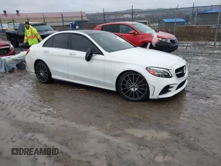 2019 Mercedes-Benz C 300 z VIN 55SWF8EB4KU320670, wystawiony jako IAAI lot #41053917 z przebiegiem 77 942 mil mil oraz . Historia ofert i sprzedaży dostępna na DreamBid. Obrazek 1.