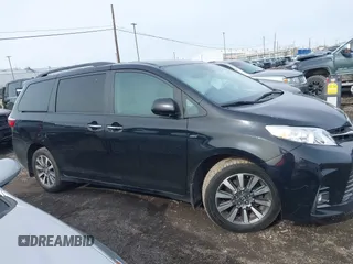 2018 Toyota Sienna XLE with VIN 5TDDZ3DC9JS190621, listed as a IAAI auction lot 41777729 with 96,089 mi miles. Bid and sale history available at carsss.com. Image 13.
